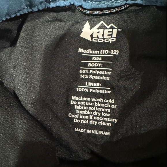 REI boys quick dry shorts in teal. - Picture 5 of 9